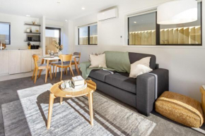 Modern Townhouse Cashel Street 2 bed 2 bath, Christchurch